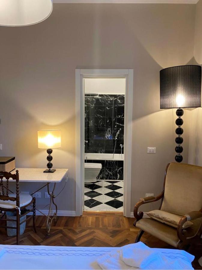 Charming Apt In San Frediano Apartment Florence Luaran gambar